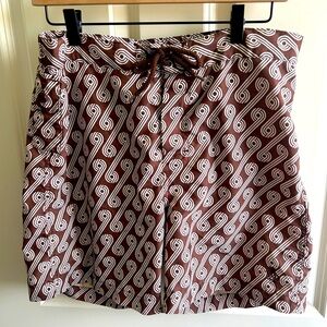 GUC Penguin brand swim trunks with liner, size 32. Drawstring waist. Velcro fly.